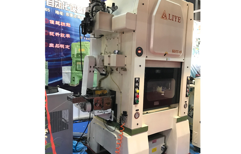 沖床送料機